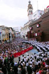 Llegada cerrando el desfile de la banda Unión Artística Musical de Ontinyent a la Plaza Mayor.